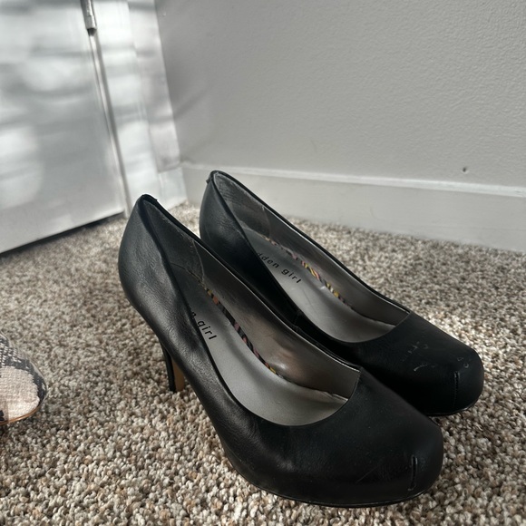 Madden Girl - Picture 2 of 2